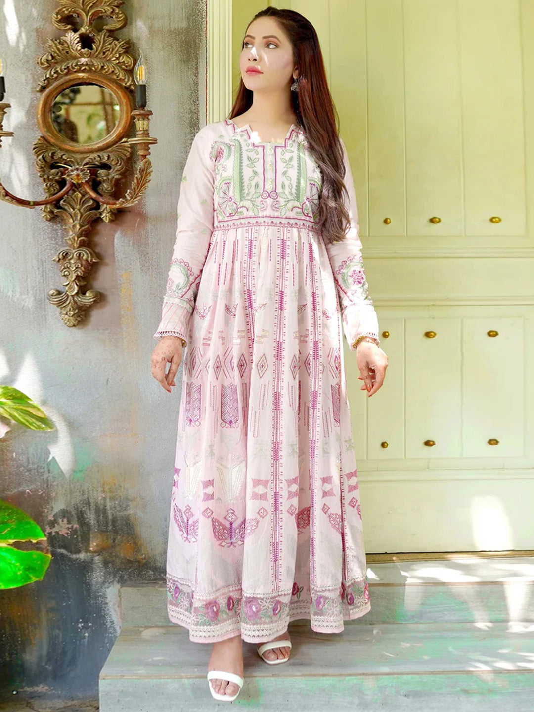 3 Piece - Enbroided Lawn Suit