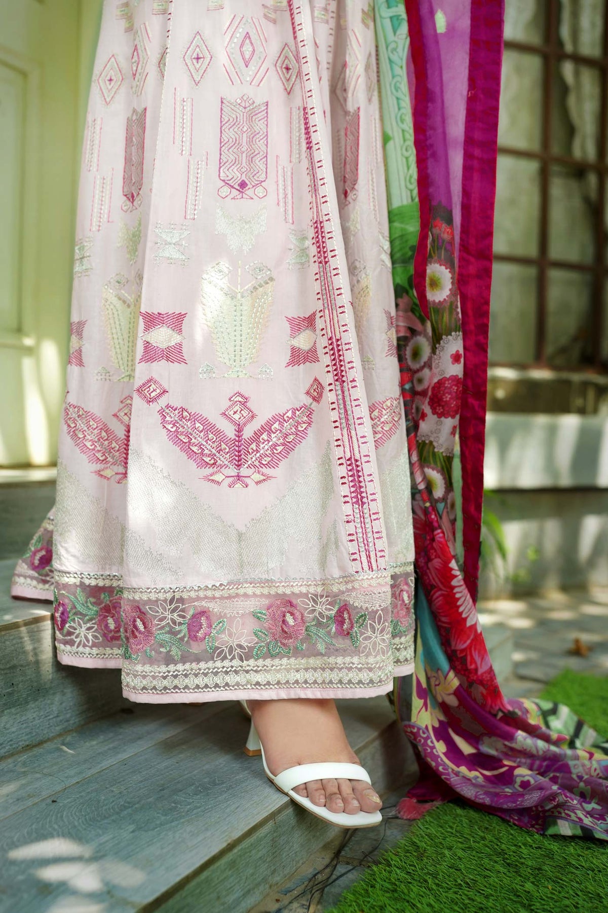 3 Piece - Enbroided Lawn Suit